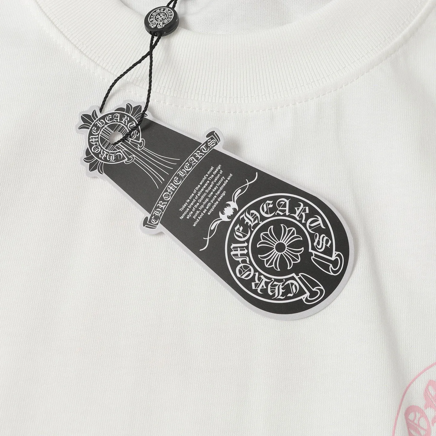 🅿️170 CHROME HEARTS/Chrome Heart CH Sanskrit printed short-sleeved T-shirt The fabric is made of 280g heavy combed cotton, customized with 32 count 1*1 threads, and washed twice for ready-to-wear. The fabric is comfortable and skin-friendly without any strange feeling. Custom-dyed fabric, with high textile density, good drape, and not easy to deform. The thick texture and tight spinning process will not affect the breathability of the fabric. The color saturation is very high. Imported digital direct-injection printing technology. A versatile and good-looking short-sleeve. The loose version covers the flesh and makes you look slimmer. It is the same style for men and women. It has three complete standards. Color: Black-White Size: XS-L